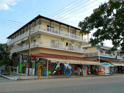 Vasila Rooms — exterior view of the apartment building in Neoi Poroi